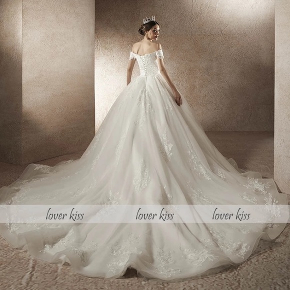 Wedding dress + Petticoat - Picture 2 of 2